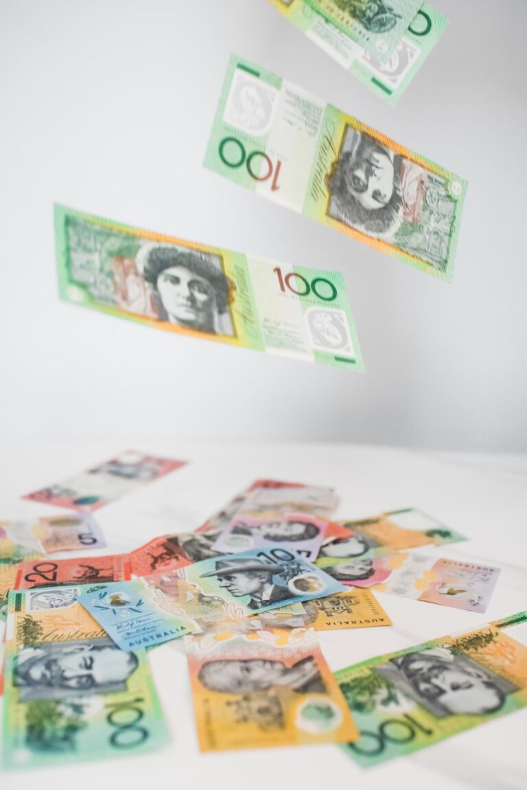 Australian-dollar-banknotes-falling